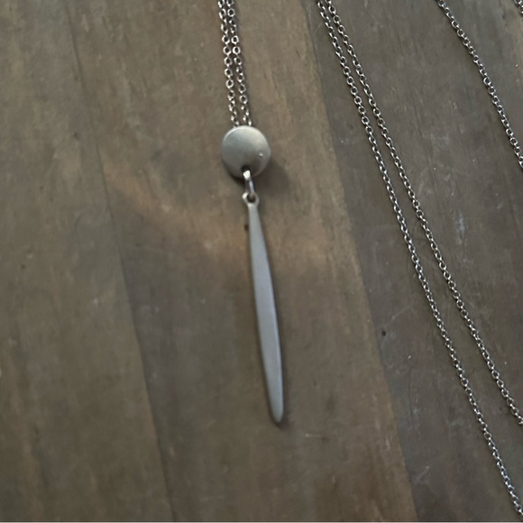 Howard’s long dangle pendant necklace - Picture 2 of 5